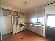 キッチンは収納が多くキッチン周りはスッキリ♪調理スペースも大きいので調理しやすい♪