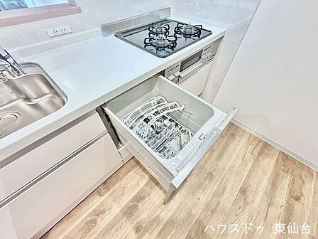 スイッチ一つで洗い物が完了♪頼もしい食洗器付きです♪