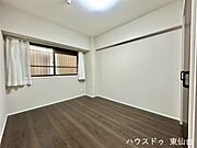 お掃除もラクラクなフローリングです♪