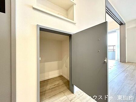 お気に入りものをしまいたくなる、かわいい収納スペースです♪