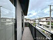 2つの洋室から出入りが可能な2WAYバルコニー♪
