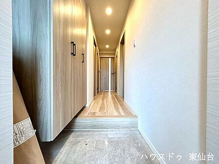 程よく抜け感があって圧迫感が抑えられたおもてなしの玄関です♪