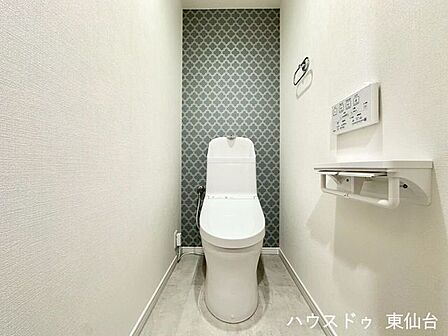 トイレはシンプルなデザインでお掃除もしやすそうです♪