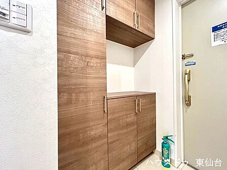 高さのあるシューズボックスで、たくさん靴を収納できます◎