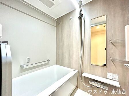 入浴以外はお洗濯物も乾かしてくれる働きもののお風呂です♪