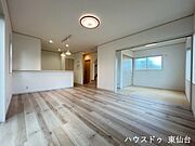 約17帖の広々リビングシンプルな間取りで家具が配置しやすいです