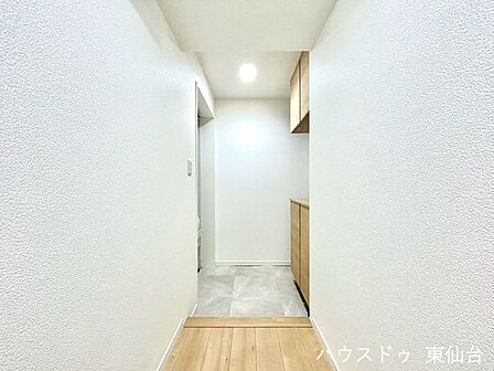段差のないフラット設計で、毎日の出入りもスムーズに