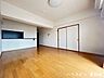 リビング/ダイニング：キッチンから全体を見渡せるため、コミュニケーションが取りやすい快適な空間が作れます!