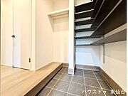 玄関にはシューズインクロークがついております！