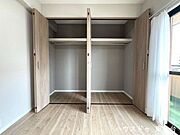 収納はこちら大き目のクローゼットがついております♪