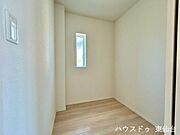 生活感をスマートに隠す、ゆとりある納戸が日常を美しく整えます。