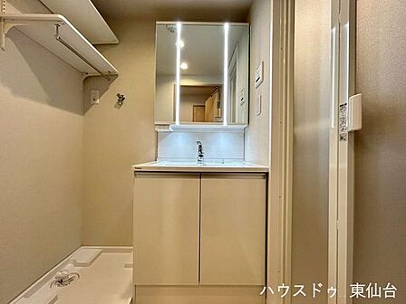 清潔感と機能性を兼ね備えた、使いやすい洗面空間
