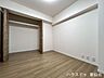 子供部屋：大きなクロゼットはお洋服以外にもたくさん収納できますね♪