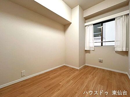 サービスルームは4.2帖!納戸や子供部屋、書斎としても使える自由度の高い設計です