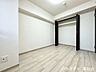 子供部屋：衣類も小物もすっきり収まる、使い勝手の良い収納付き。