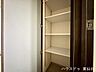 収納：廊下にはちょっとした物をさっとしまえる、気の利いた収納スペース
