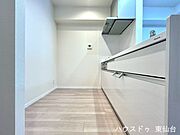 お好みのカップボードを置くスペースもありますね♪