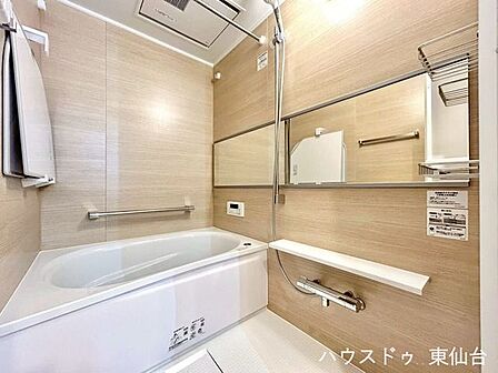 入浴以外はお洗濯物も乾かしてくれる働きもののお風呂です♪
