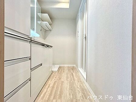 凹凸のない、すっきりとした空間で毎朝快適に迎えられそうです♪