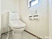 トイレはシンプルなデザインでお掃除もしやすそうです♪