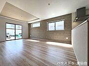 お友達をたくさん招いても余裕のある、自慢のリビングになりそうです♪
