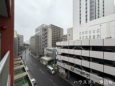 街並みをほどよく望める落ち着いた景色で、日常に心地よさをプラス♪