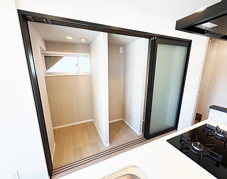 ダイニングとリビングを分けやすい間取り都心ながら穏やかな空気感を感じる住戸