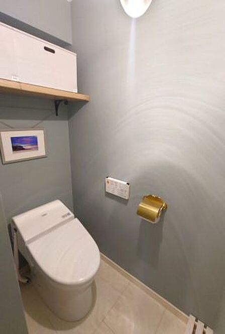 落ち着いたカラーで統一されたトイレ空間は、高級感のある仕上がりです。
