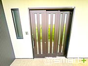 〜お住まいの顔「玄関」〜 ・毎日お出かけの際もご帰宅の際も通る玄関。 ・ドアの交換や鍵の交換・追加などもお気軽にご相談くださいませ。 
