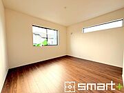 ～ウォークインクローゼットのあるお部屋～ ・人気のウォークインクローゼットをご用意。季節物や趣味の道具などもスッキリと収納が可能です。 ・最近流行りの収納術などもぜひご活用くださいませ。 