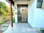 ～お住まいの顔「玄関」～ ・毎日お出かけの際もご帰宅の際も通る玄関。 ・ドアの交換や鍵の交換・追加などもお気軽にご相談くださいませ。 