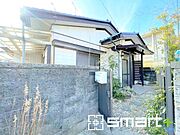 ～和風な外観の邸宅～ ・シックな和風の外観のお住まい。心が落ち着く見た目となっております。 ・外壁や屋根のリフォームをお考えの方もお気軽にご相談くださいませ。 