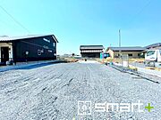 ～ベタ基礎でしっかりとした土台～ ・コンクリートの中に鉄筋を配し強度を高めた「ベタ基礎」を採用。 ・しっかりとした土台を造ったうえで、その上に建物が築造されていきます。 