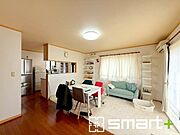 ～余裕の空間が広がるＬＤＫ～ ・○帖あるＬＤＫはご家族団らんのお時間を余裕の広さで演出してくれます。 ・ご内覧の際は家具の配置などもイメージしながらご覧くださいませ。 