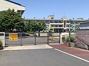 水戸市立石川小学校（450m）
