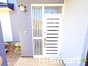 ～お住まいの顔「玄関」～ ・毎日お出かけの際もご帰宅の際も通る玄関。 ・ドアの交換や鍵の交換・追加などもお気軽にご相談くださいませ。 