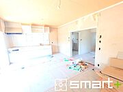 ～「和みの部屋」和室をご用意～ ・ゴロンと寝転がったり、お子様のいるご家庭ではお子様を寝かしつけたり、などご活用いただける和室をご用意。 ・やはり畳の香りは心が落ち着きますね。 