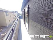 ～洗濯物も干しやすいバルコニー～ ・陽当たり良好な南側のバルコニーは2部屋から出入りができて毎日のお洗濯も快適。 ・テラス屋根等のオプションもお気軽にご相談くださいませ。 