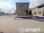 ～閑静な住宅街の立地～ ・周辺は閑静な住宅街となっておりますので、静かな暮らしをご実現いただけます。 ・前面道路の交通量も多くないので、小さなお子様がいるご家庭でもご安心ですね。 
