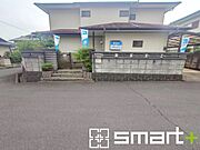 ～閑静な住宅街の立地～ ・周辺は閑静な住宅街となっておりますので、静かな暮らしをご実現いただけます。 ・前面道路の交通量も多くないので、小さなお子様がいるご家庭でもご安心ですね。 
