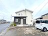 外観：～重厚感あふれる住まい～ ・どっしりとした外観が、住まい全体に安心感と存在感を与えています。 ・落ち着きのあるデザインで、長く愛着を持ってお住まいいただけます。