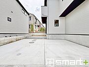 ～駐車場は2台分ご用意～ ・駐車場は2台分ございますので、車通勤の方や複数台お持ちの方にもお勧めのお住まいです。 ・カーポートなどのオプションもお気軽にご相談くださいませ。 