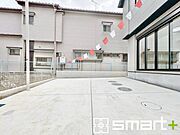 ～駐車場は2台分ご用意～ ・駐車場は2台分ございますので、車通勤の方や複数台お持ちの方にもお勧めのお住まいです。 ・カーポートなどのオプションもお気軽にご相談くださいませ。 