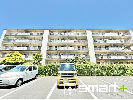 ～堂々とした大型のマンション～ ・総戸数の多い大型のマンションですので、外観の迫力もあり誇りに思えるようなお住まいとなっております。 ・ぜひ現地でご体感くださいませ。 