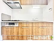 ～リビングを有効活用～ ・キッチンは対面式ではなく壁側にございますので、お部屋の中の空間を有効活用できます。 ・現地ではぜひ家具の配置などもイメージしながらご見学くださいませ。 