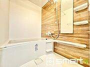 ～新品に交換済みのバスルーム～ ・広々としたバスルームは新品に交換済みです。 ・一日の疲れを癒すバスタイムをゆったりとお過ごしいただけます。 
