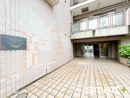 〜管理の行き届いたエントランス〜 ・お住まいの「顔」でもあるエントランス。管理会社の方でしっかりと管理されております。 ・ぜひ現地でご体感くださいませ。