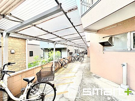~敷地内に駐輪場もございます~ ・もちろんですが駐輪場もございますので、自転車をご利用の方もご安心くださいませ。 ・ご内覧の際はぜひ共用部も併せてご確認ください。