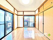 ～2面採光の明るいお部屋～ ・洋室は2面採光とする事で穏やかな陽の入る明るい空間となっております。 ・くつろぎのプライベート時間を明るい空間で穏やかにお過ごしいただけます。  