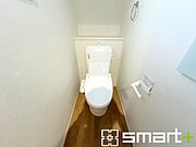 ～やはり便利なタンク式トイレ～ ・最近はタンクレストイレもございますが、タンク式の場合は停電時もお水を流すことが可能。 ・故障時なども比較的費用が安くなるなど、メリットが多くなります。 
